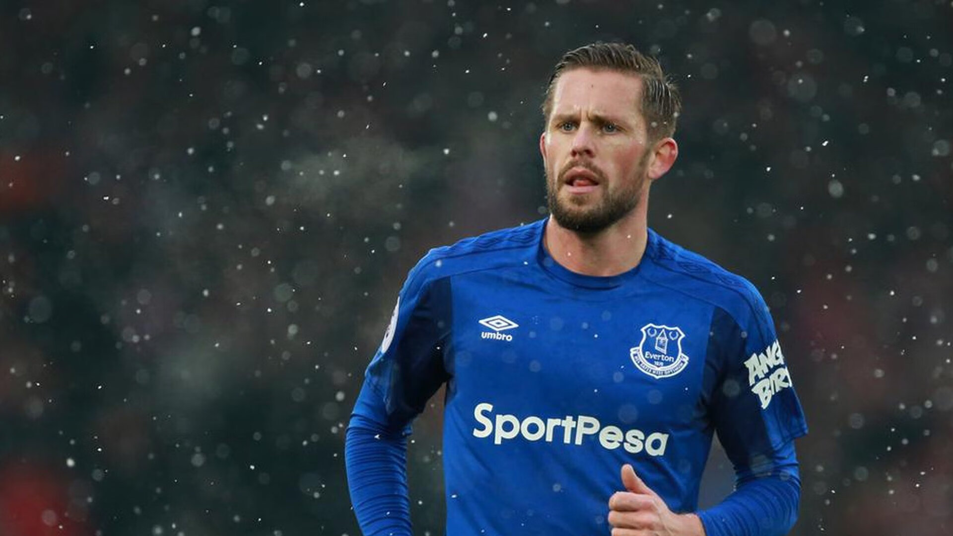 欧联杯八强战激情夜!布鲁诺·费尔南德斯里突外投,菲尼克斯太阳鏖战莱比锡